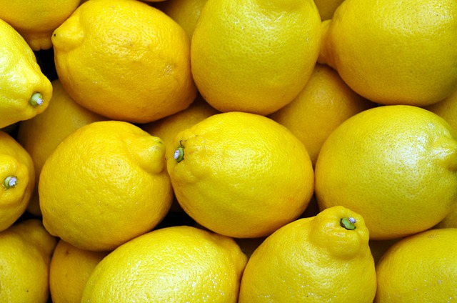 žluté citróny
